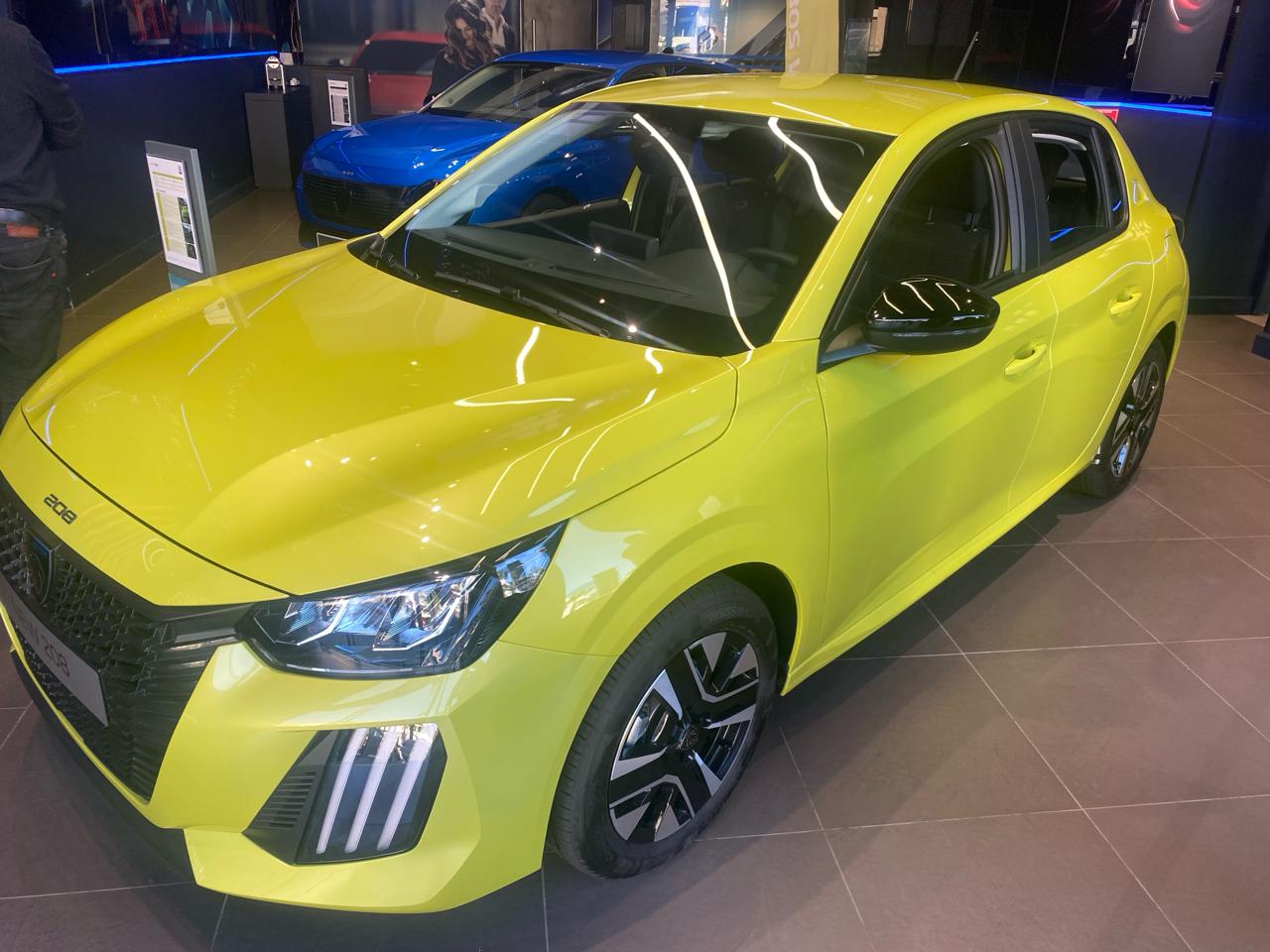 PEUGEOT 208 YELLOW 2024